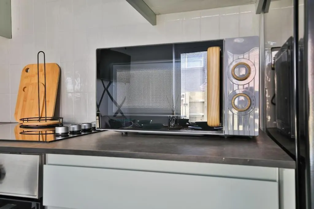 Stunning 2 Bed With Private Parking, Wifi & Coffee Lägenhet Cardiff