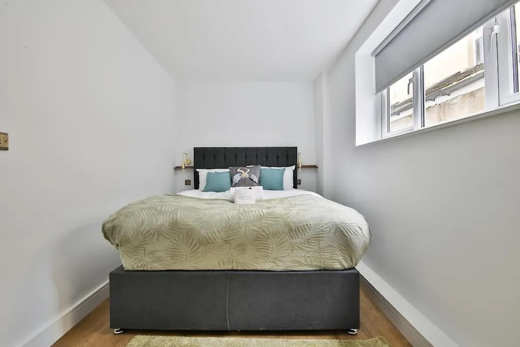 Stunning 2 Bed With Private Parking, Wifi & Coffee Lägenhet Cardiff