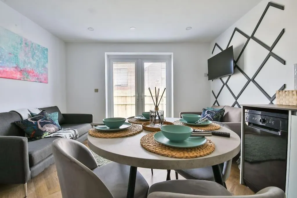 Stunning 2 Bed With Private Parking, Wifi & Coffee Lägenhet Cardiff