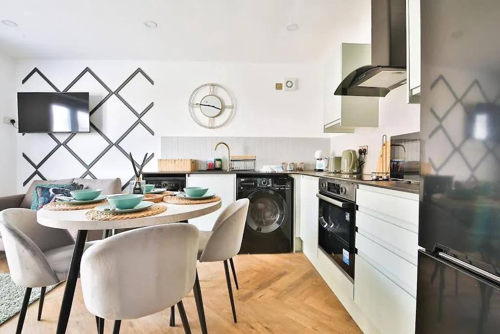 Stunning 2 Bed With Private Parking, Wifi & Coffee Lägenhet Cardiff