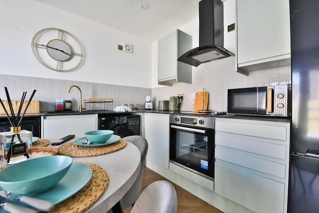 Stunning 2 Bed With Private Parking, Wifi & Coffee Apartment Cardiff