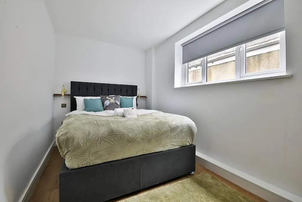 Stunning 2 Bed With Private Parking, Wifi & Coffee Apartment Cardiff