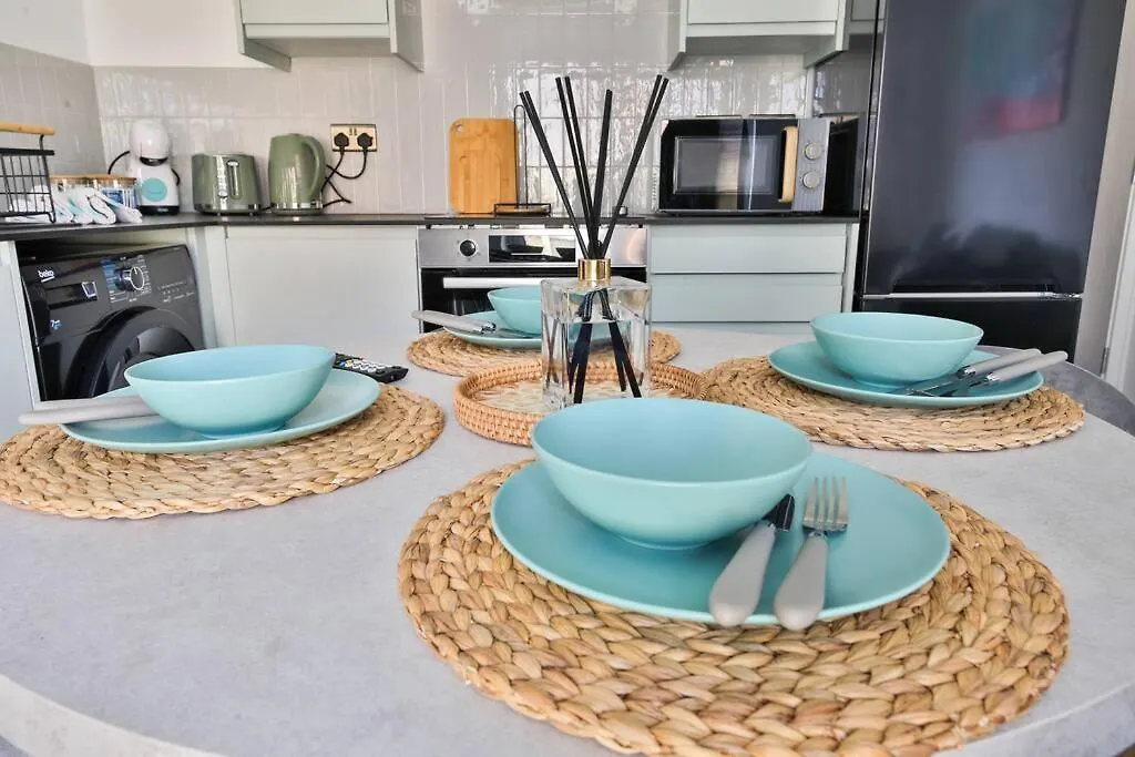 Stunning 2 Bed With Private Parking, Wifi & Coffee Apartment Cardiff